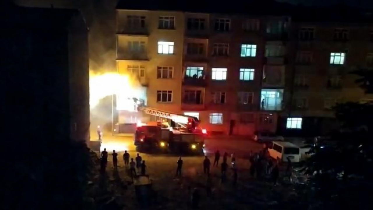 Elazığ'da korkutan yangın: Ev alev alev yandı