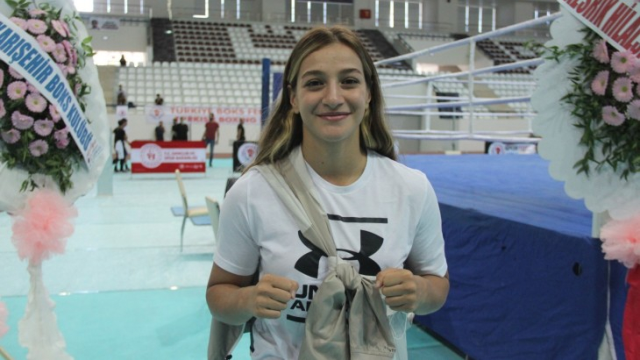 Olimpiyat ikincisi Buse Naz Çakıroğlu: 'Moral vermek için Elazığ'a geldim'